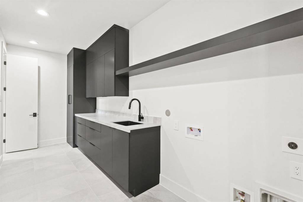 Laundry Room off the Primary Closet. - Echo Custom Homes