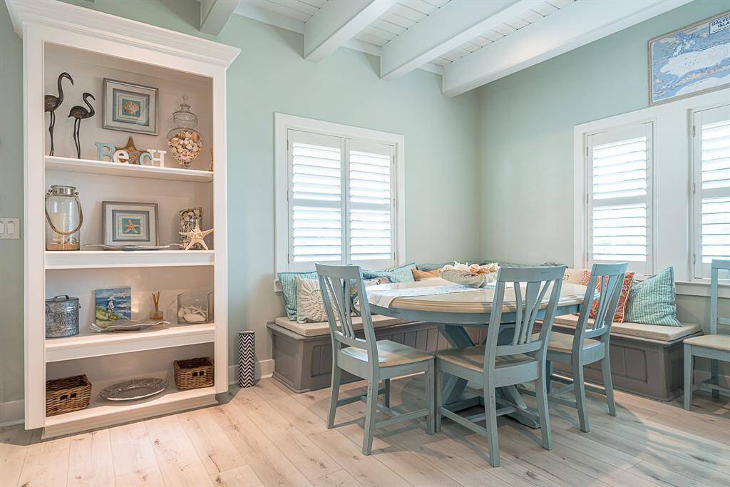 Multiple areas for dining