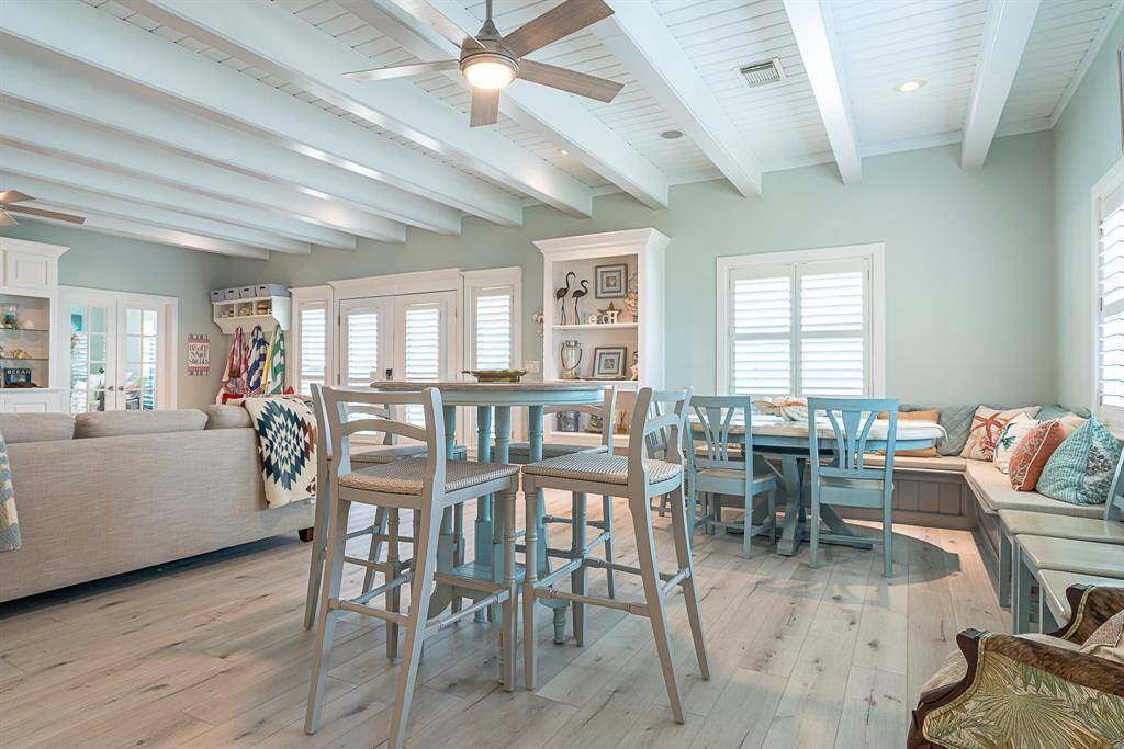 Multiple dining areas