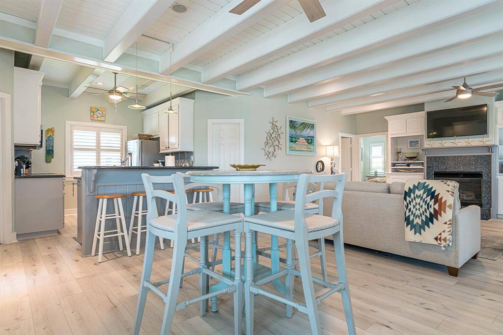 Multiple dining areas