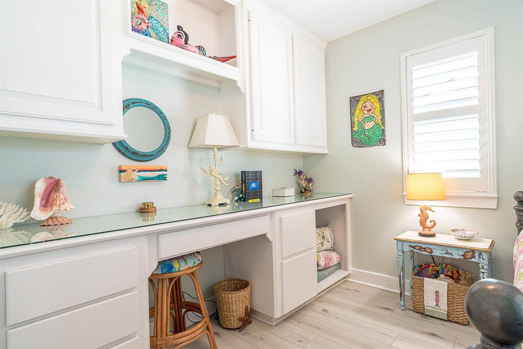 Lots of space for a home office, gaming area, etc.