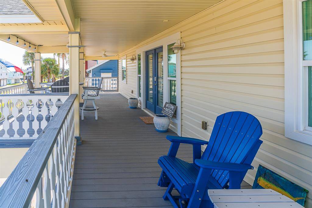 Expansive front south facing balcony