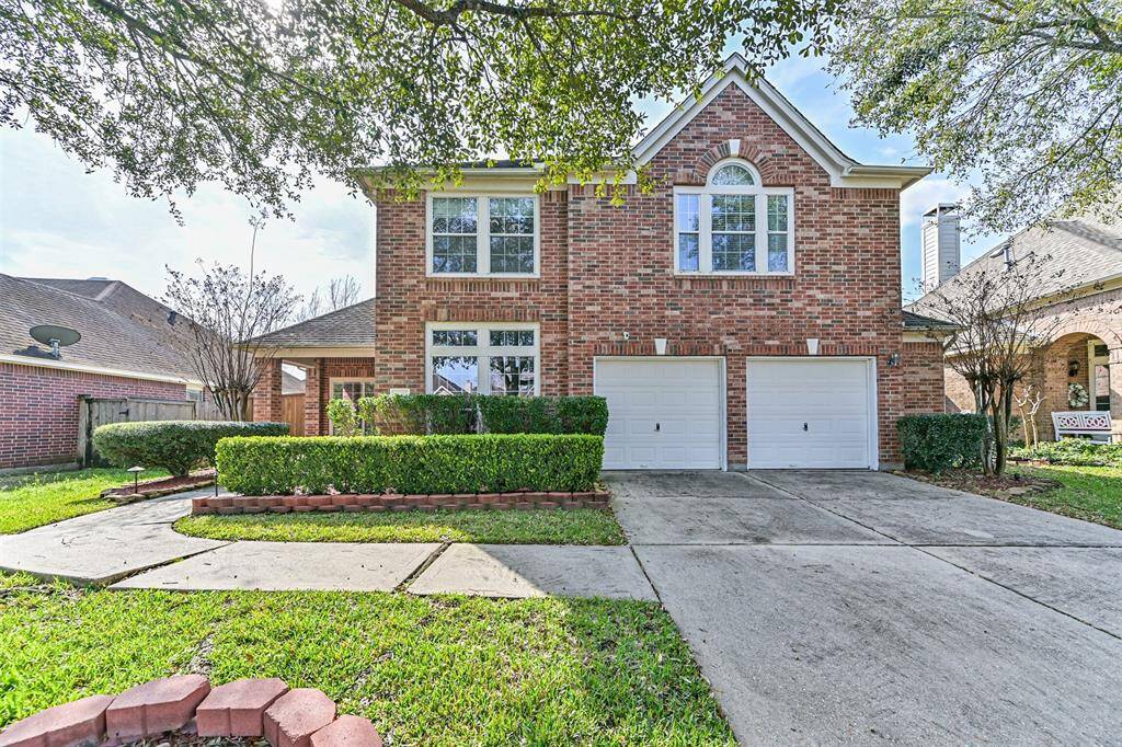 14707 Arbor Trace Ln. Located on a quiet culde-sac within walking distance to the greenbelt and neighborhood clubhouse, pool & park.