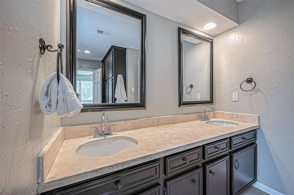 Double vanities in the 2nd full bathroom.