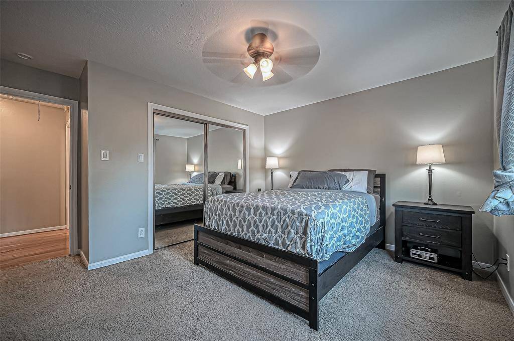 Secondary bedroom with mirrored closet