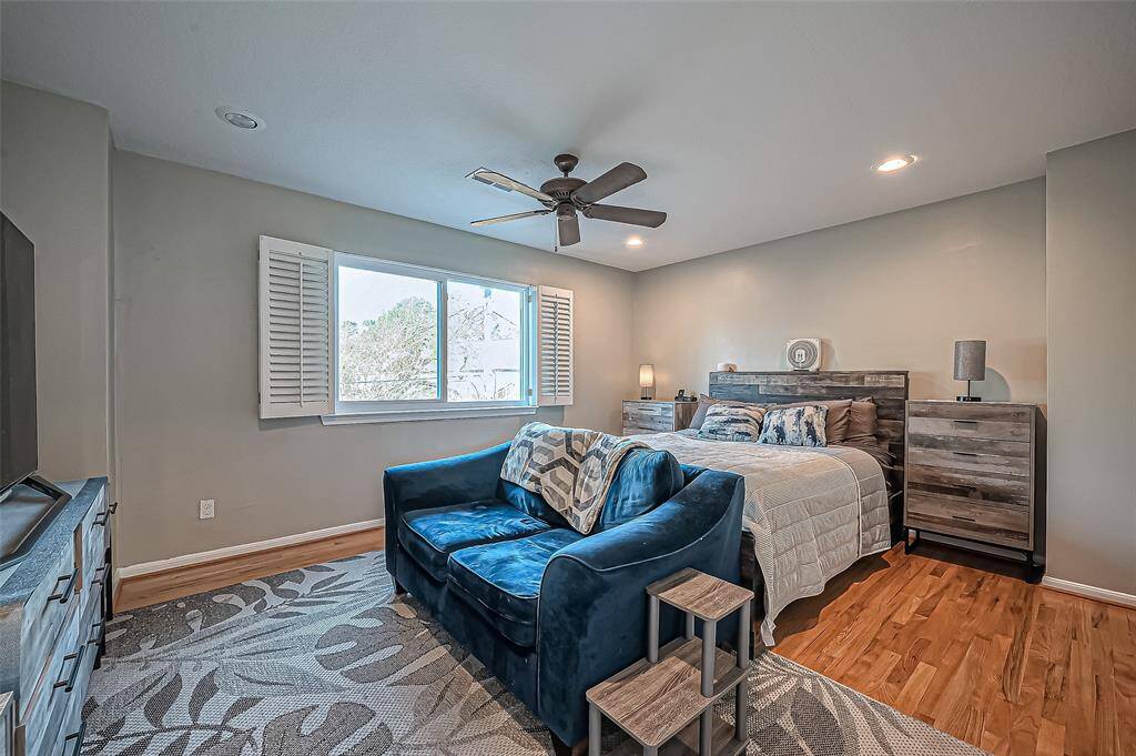 Versatile room perfect as a dedicated office or a spacious 5th bedroom.