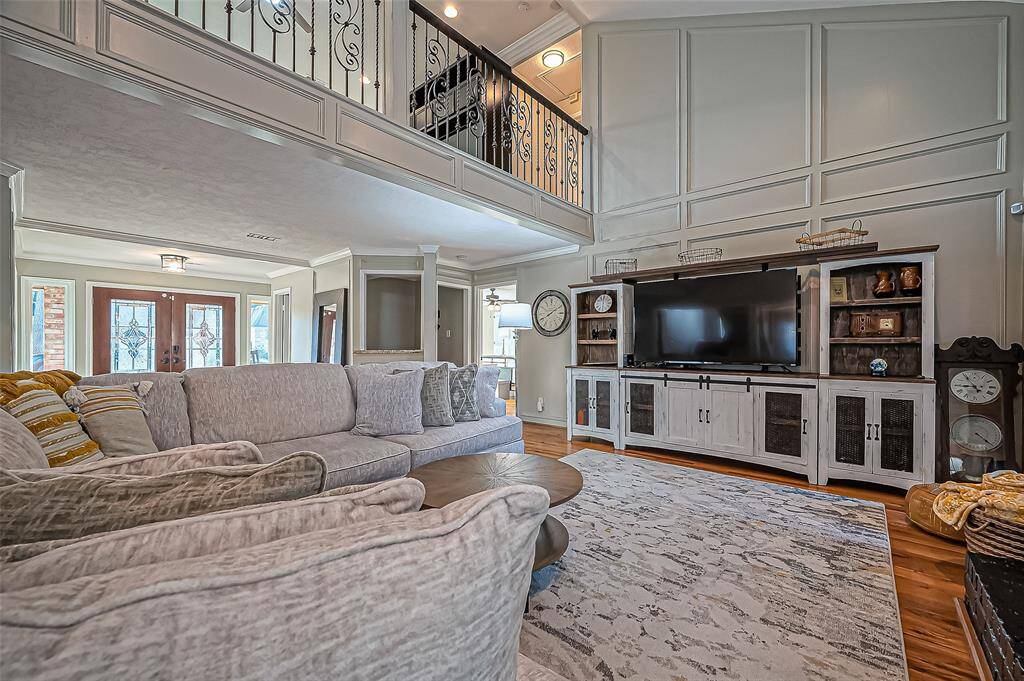 Explore this inviting living room, perfect for relaxation and entertainment.