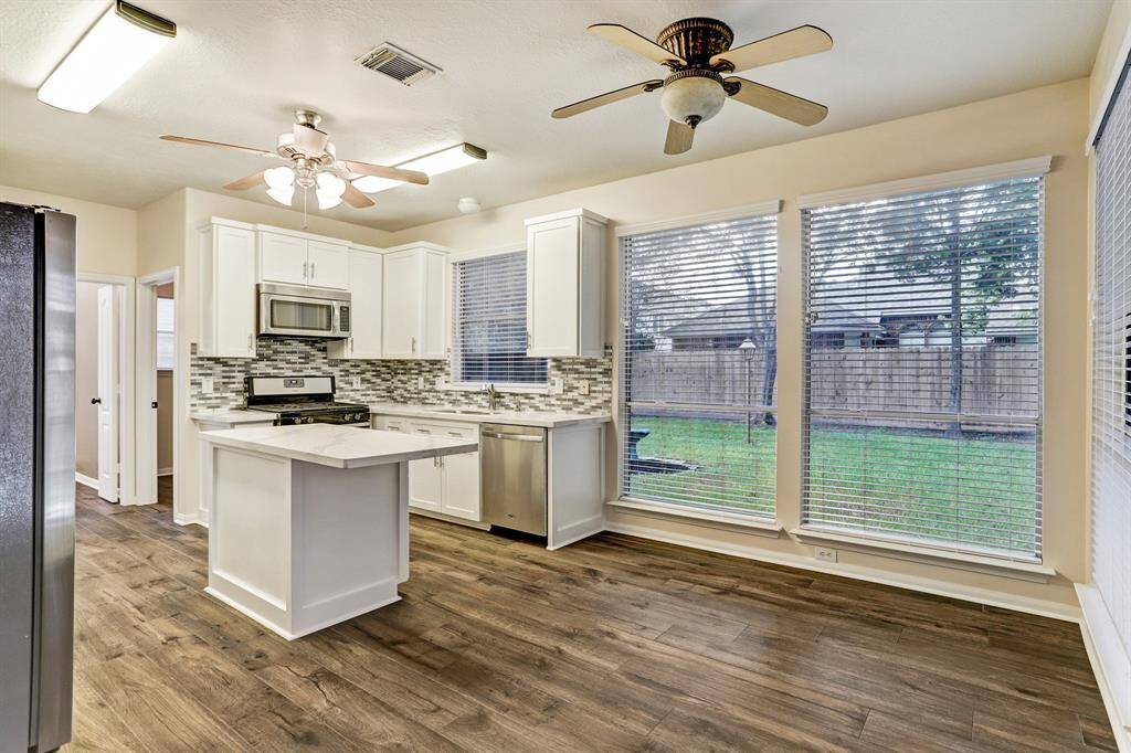 Breakfast room area