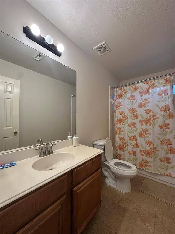 Full bath on second floor