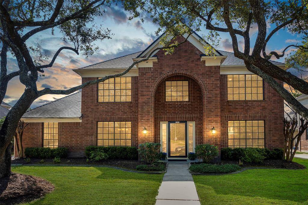 Welcome home to this warm and inviting 2-story home nested in the heart of Copperfield Westcreek Village!
