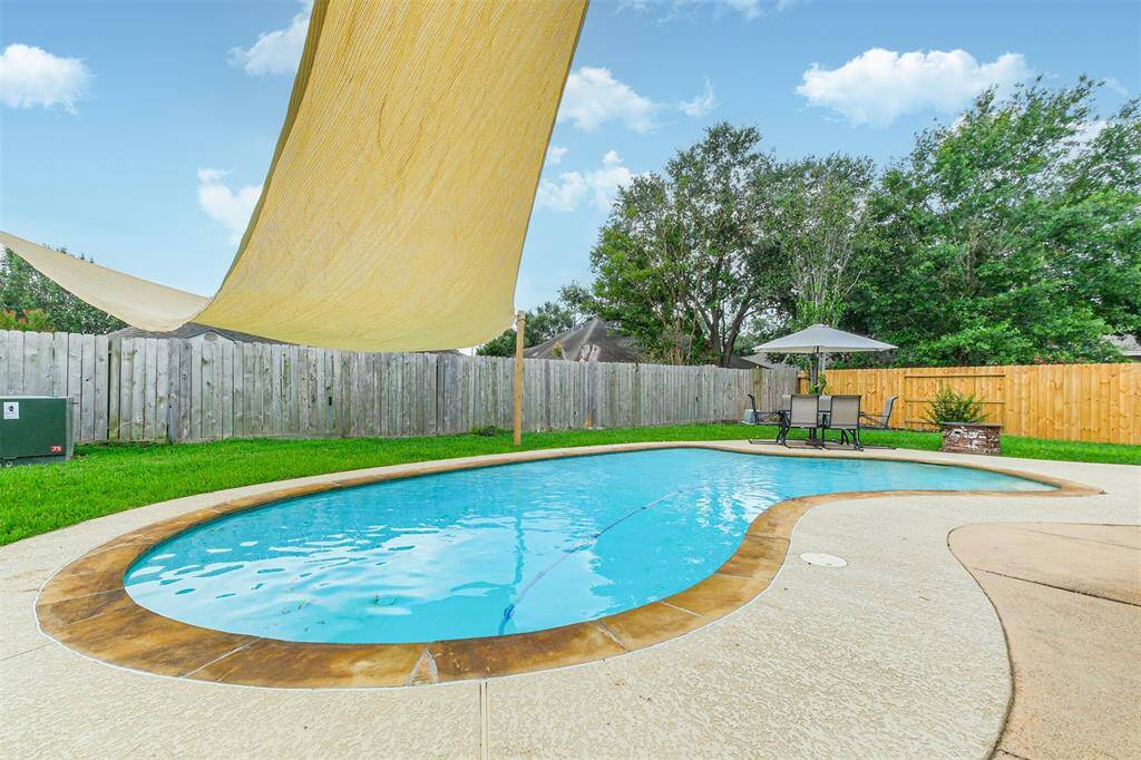 Equipped with a sail shade you can enjoy the pool even on the hottest days!