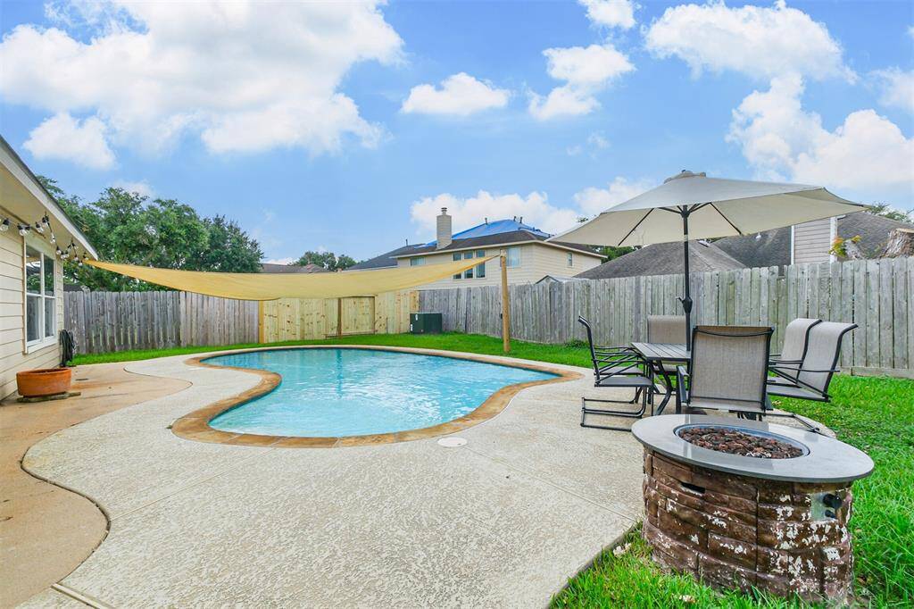 Plenty of space for outdoor furniture!