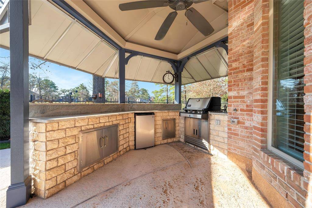 Outdoor patio has quartz as well.