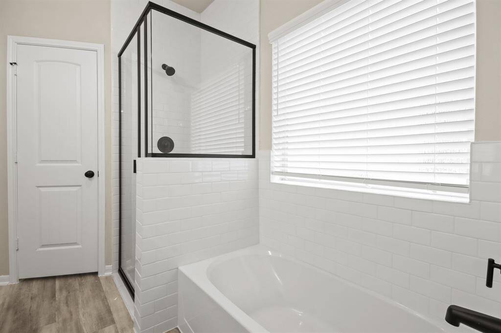 Soaker tub and separate shower in owner's bath