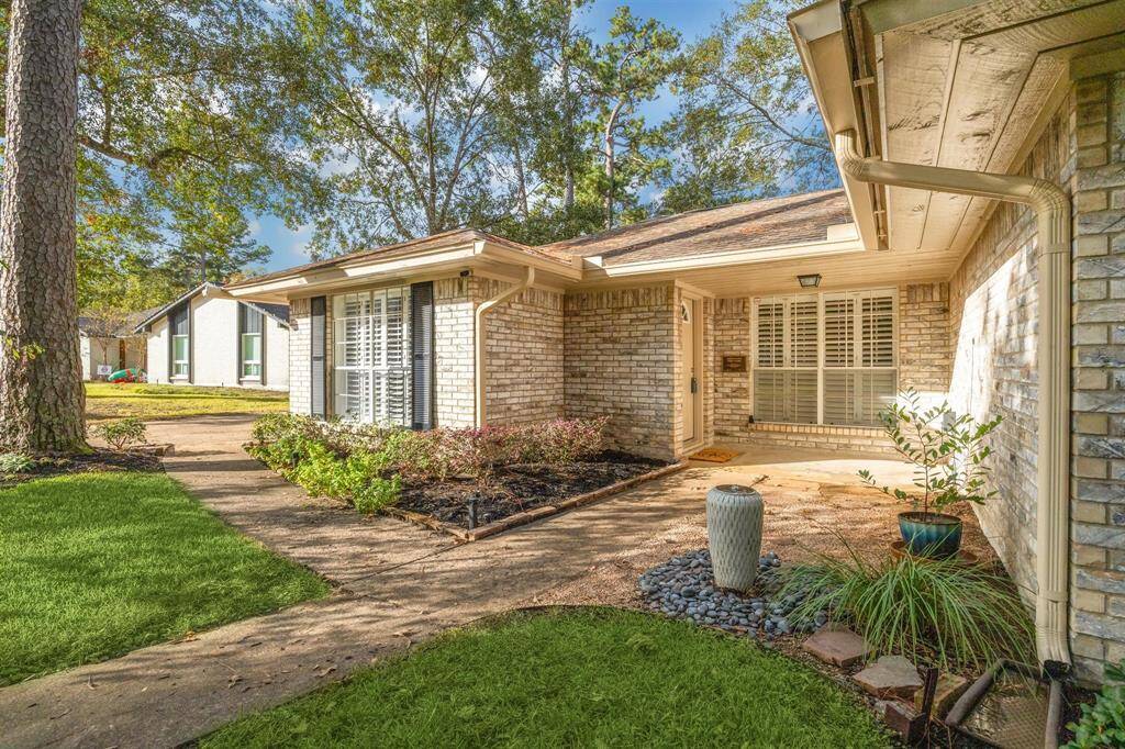 Welcome to the very 1st Home built in the Kingwood Master Planned Community!