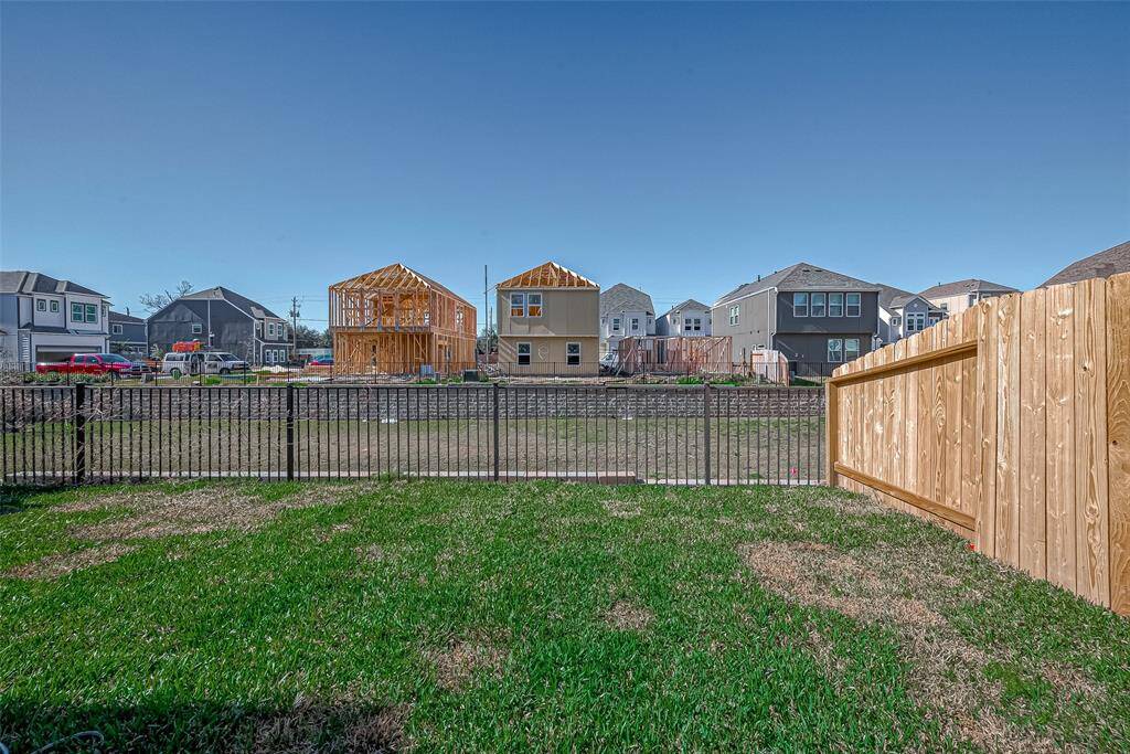 Home does not share a backyard with another property