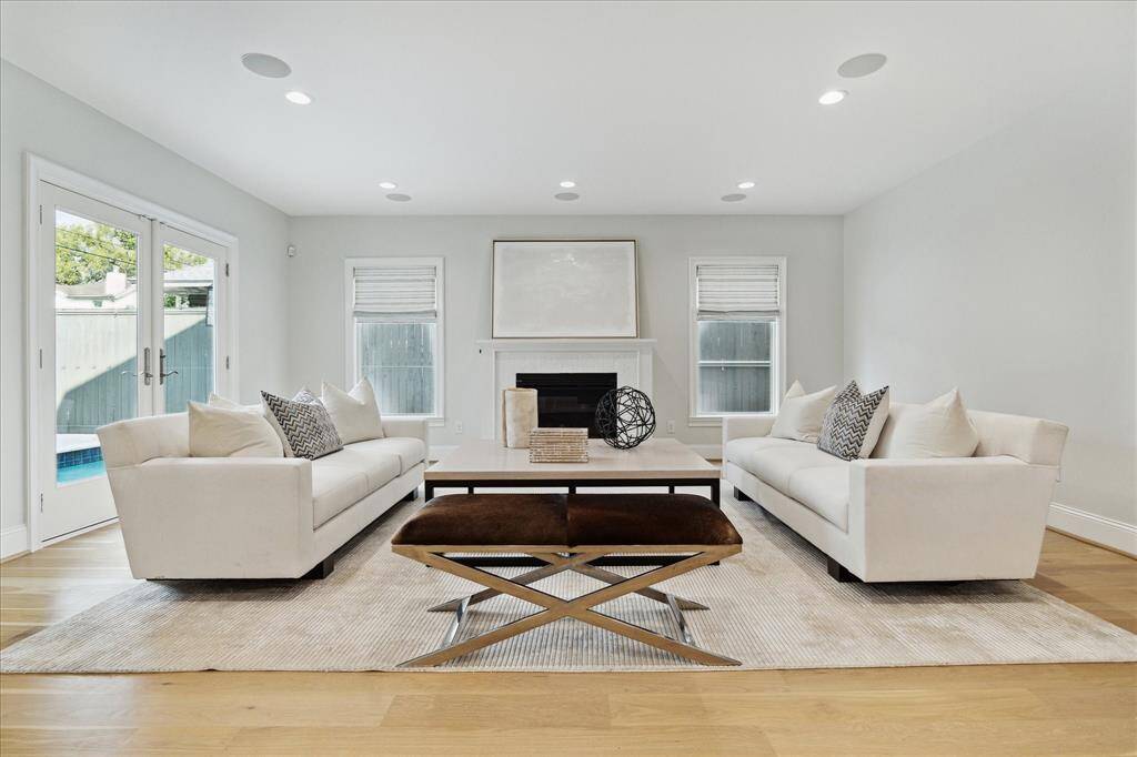 Family Room, game room. Vaulted ceilings.