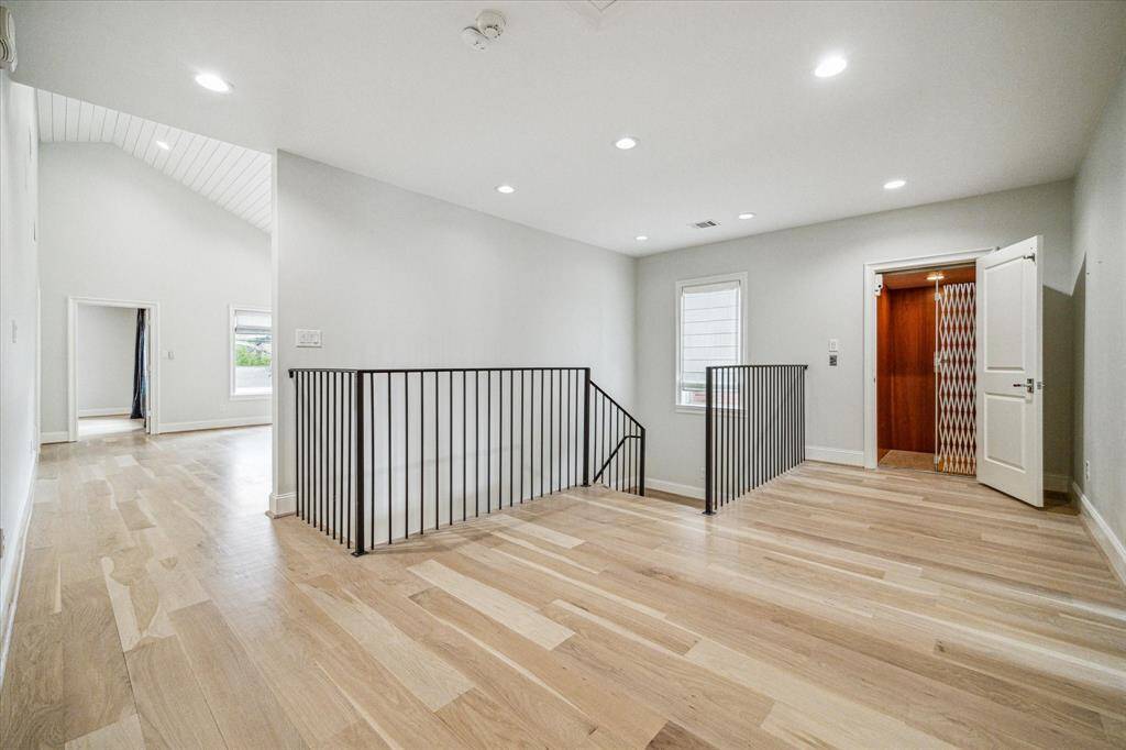 Spacious 2nd floor staircase landing. Elevator.