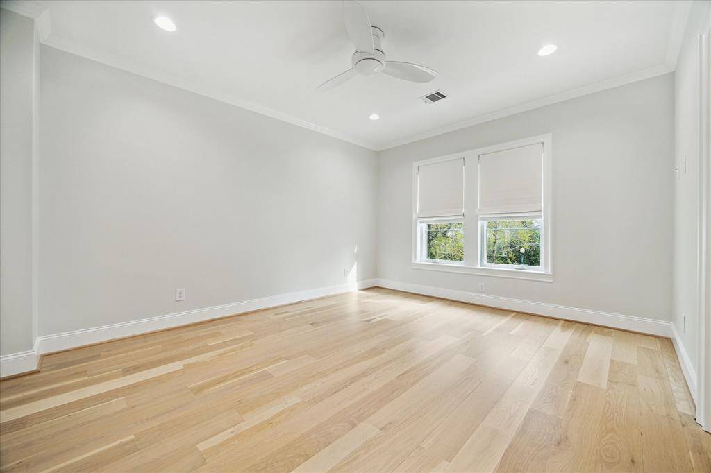 Bedroom 2, with walk in closet; hollywood bath.