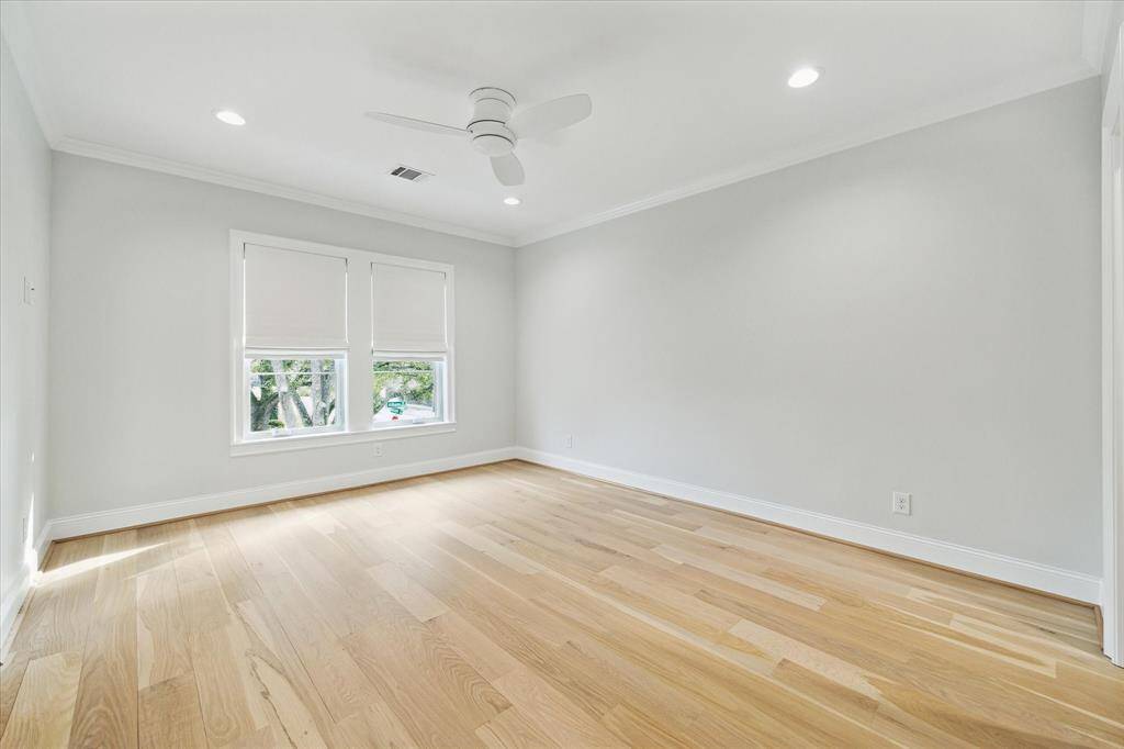Bedroom 3, with walk in closet, hollywood bath,