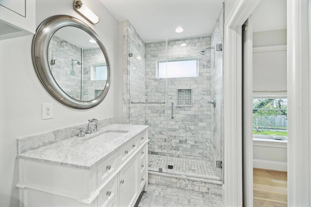 4h Bedroom bath with walk in shower.B