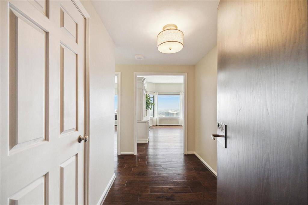 Welcome your guests to your home in the sky located on the 32nd floor of the Spires high rise condominiums located in the Medical Center!