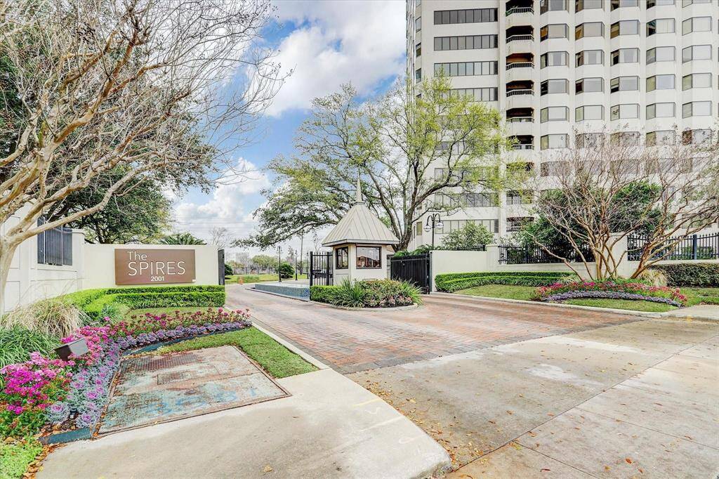 Welcome to the Spires high rise condominiums. Amenities include 24 hour valet & concierge, & 24 hour gate guard just blocks from the world renowned Medical Center, biking & running trails, Miller Outdoor Theater, Houston Zoo, Hermann Park Golf Course & Driving Range.