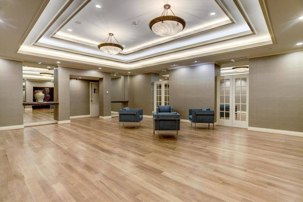 Building is a small community offering wonderful social & cultural programs, including holiday celebrations, exercise classes, lecture series, music events, art lessons & an annual art show.