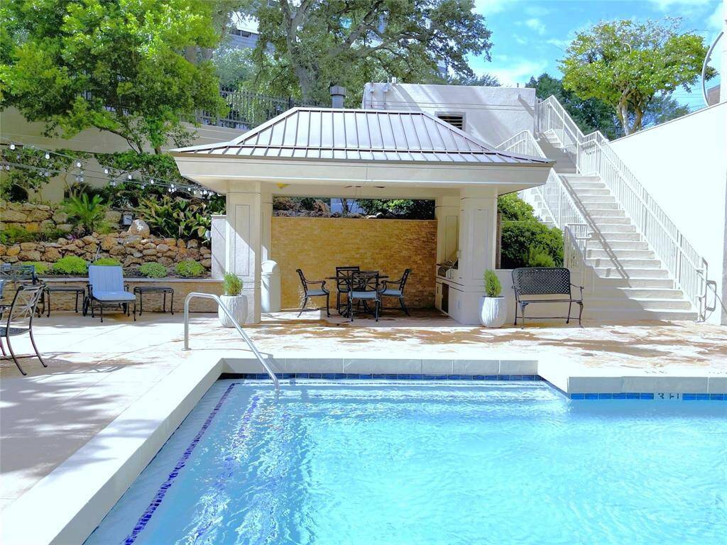 Don't worry about your packages while lounging by the pool! The Spires offers package notification system with secure storage until you request delivery to your unit!