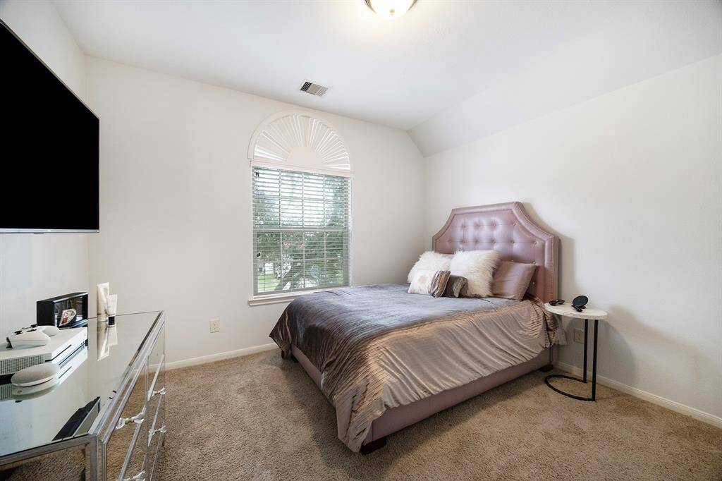 Secondary bedroom with natural lighting.