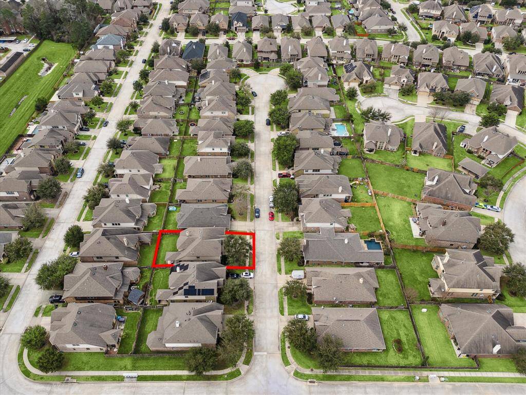 Located on a quite cul-de-sac in Kingwood.