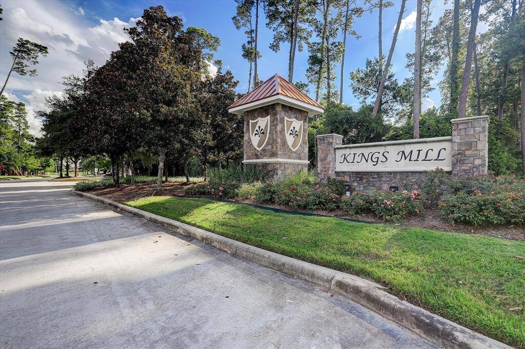 Kingwood offers an endless list of entertainment venues, restaurants, shopping, and parks. Lake Houston is only 10 minutes away for boating enthusiasts! There are many golf courses close to Kings Mill as well.
