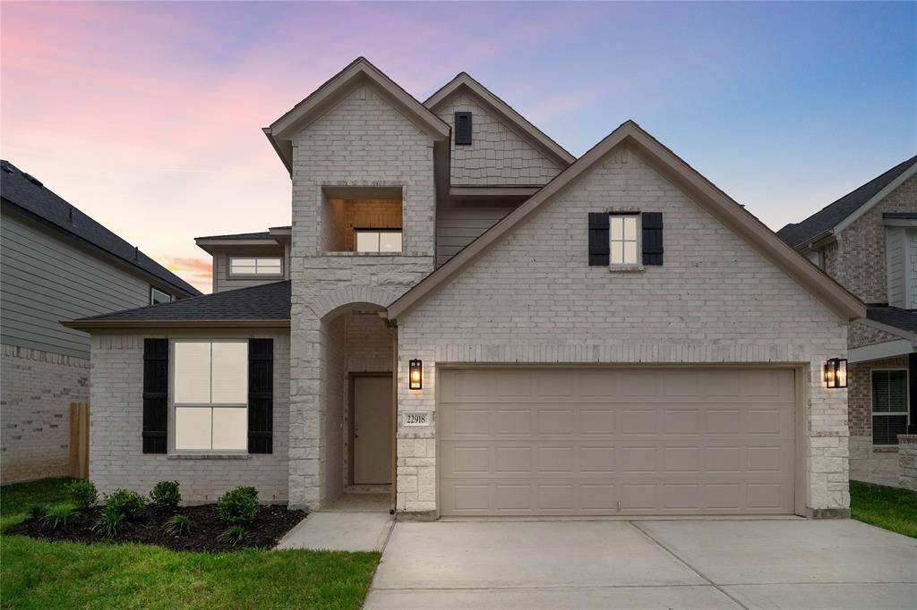 Welcome home to 22918 Aspen Vista Drive located in Breckenridge Park and zoned to Spring ISD.