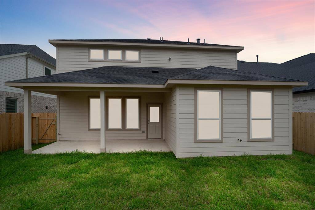 This amazing backyard provides enough space for many activities! From fun summer outdoor parties, to roasting marshmallows in the winter, this gorgeous backyard gives you the ability for many days/nights of memories!