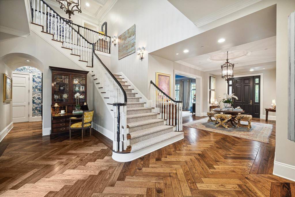 It’s time to head up the gracious Southern Colonial stairway! First stop… the primary retreat.