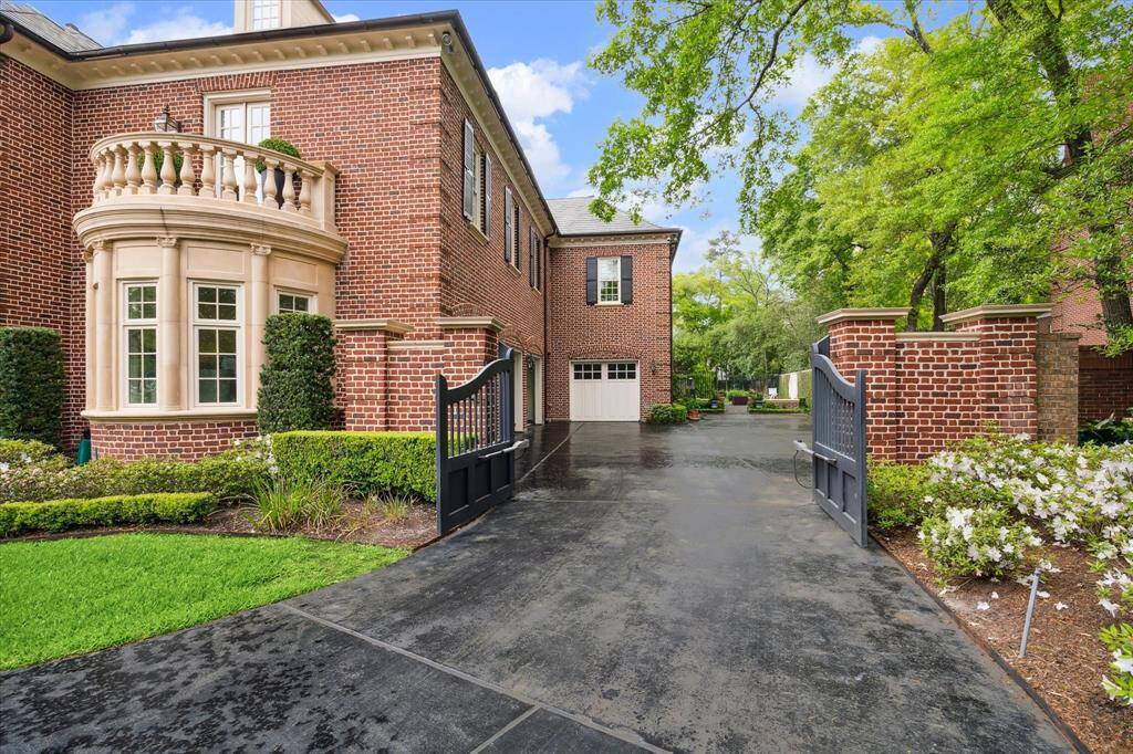So long 24 Farnham Park… It is hard to describe the impeccable craftsmanship and attention to detail that comprises the home. This estate is truly breathtaking, magazine quality throughout. You must see it to believe it!