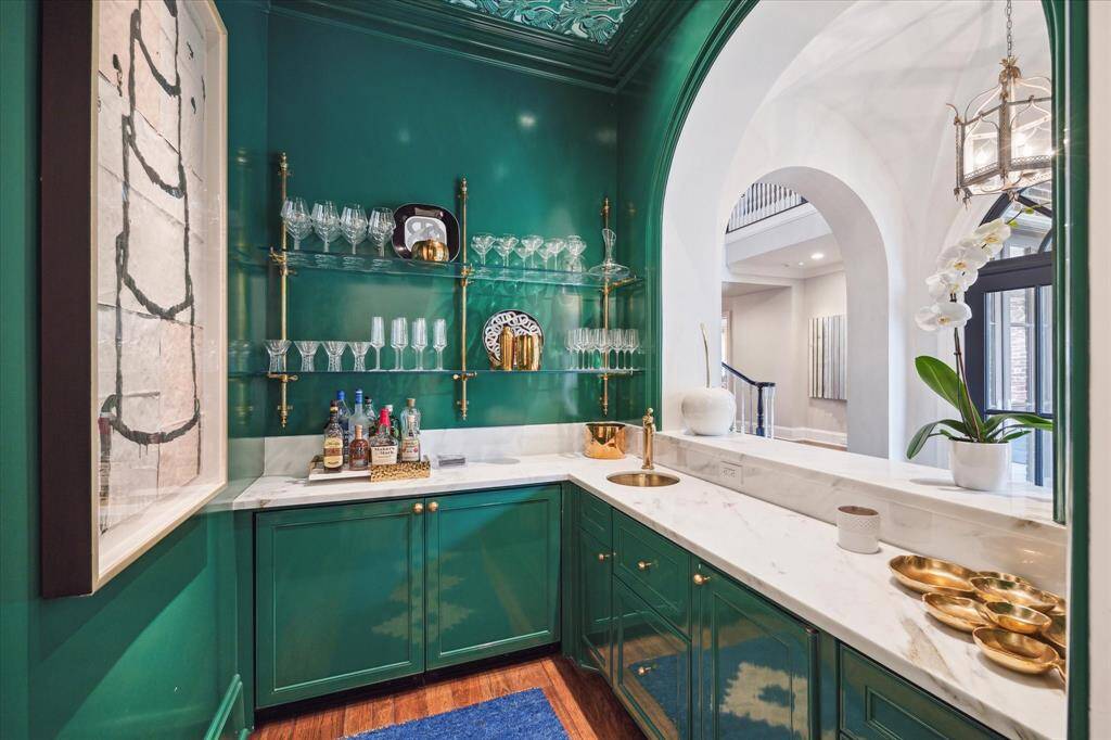 As you head down the gallery, you will be transfixed by the gorgeous green bar with its malachite ceiling. The bar is situated in a perfect spot for entertaining and is plenty big to have a bartender or two. Of course, it’s also convenient for fixing your own 5 o’clock cocktail!