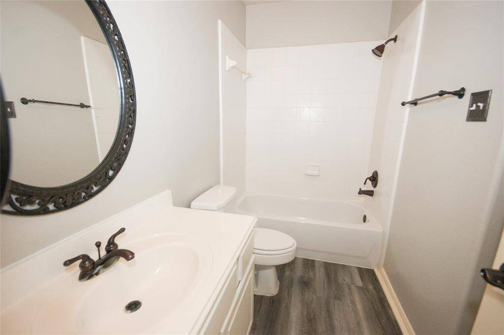 FULL BATH WITH 5TH BR ACCESS