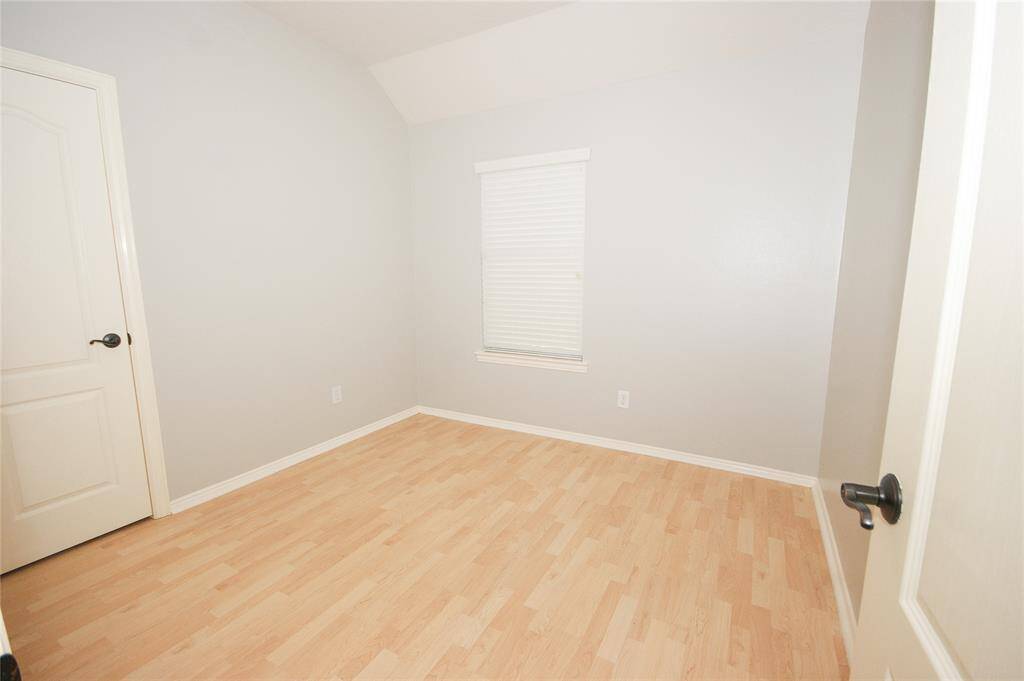 2ND BEDROOM UP