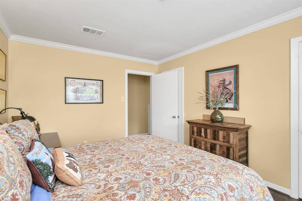 Secondary bedroom