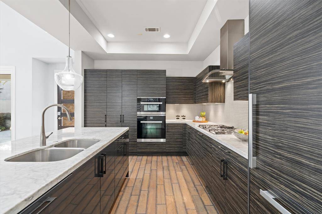 Experience optimal design and functionality with custom cabinetry that maximizes every inch of space