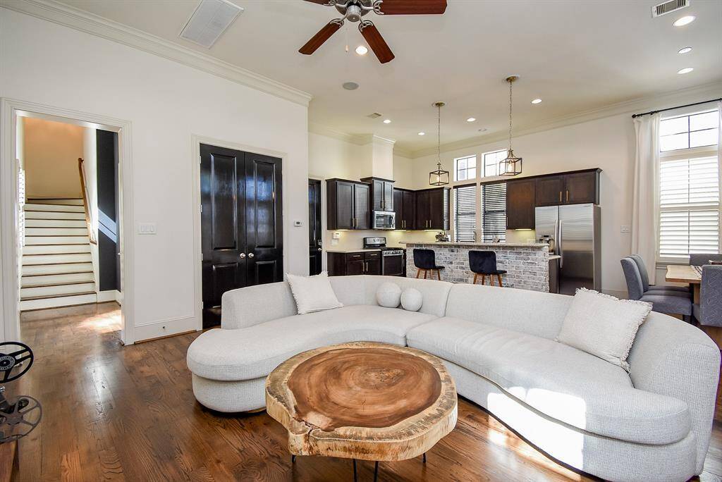 Welcome to 3219 Maxroy Street in Timbergrove zoned to Sinclair Elementary!Are you ready to tour this beautiful First Floor living home with soaring 13ft. ceiling?