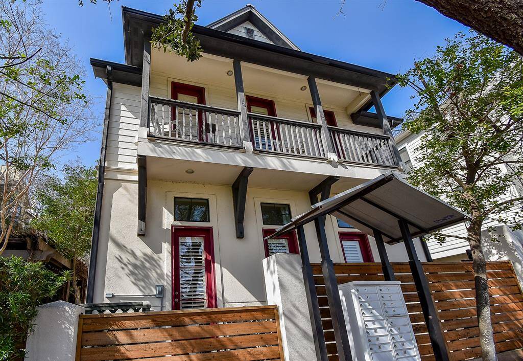 Welcome to 3219 Maxroy Street in Timbergrove zoned to Sinclair Elementary!Are you ready to tour this beautiful First Floor living home with soaring 13ft. ceiling?