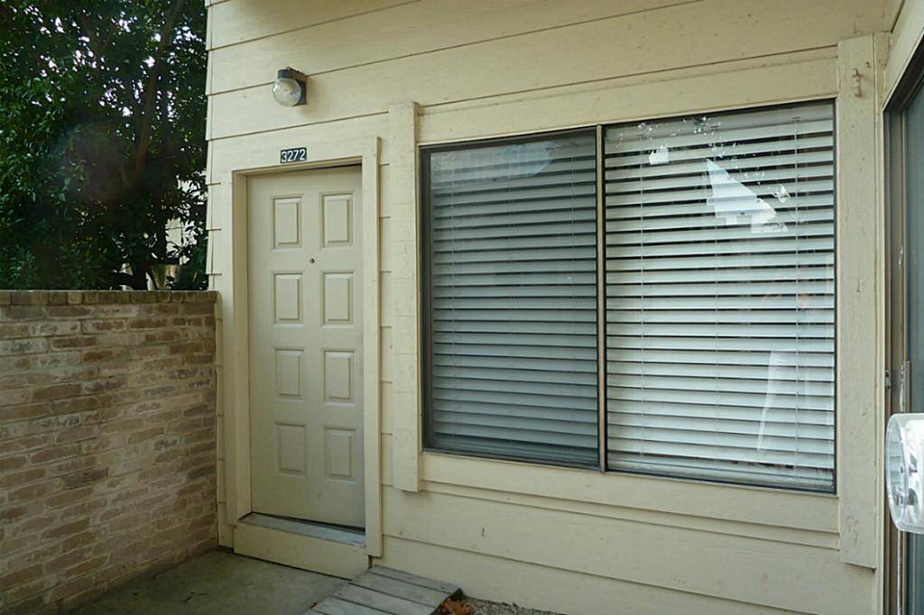 Private front patio brings you to an incredible rental that you won't find every day.