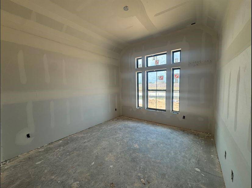 Large secodary bedroom