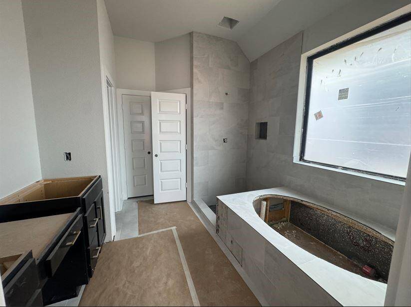 The main bathroom is looking good.