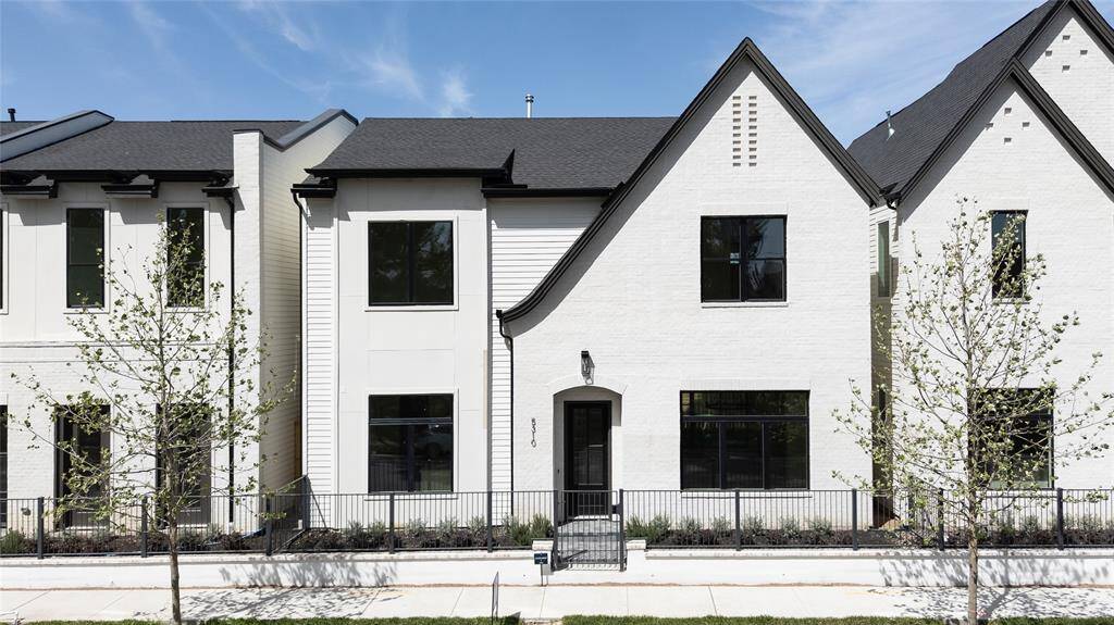Exceptional Curb Appeal - This home comes with a well-proportioned handsome elevation. Elegant combination of hand slurred brick, painted carriage style garage door with a terracotta paver driveway.