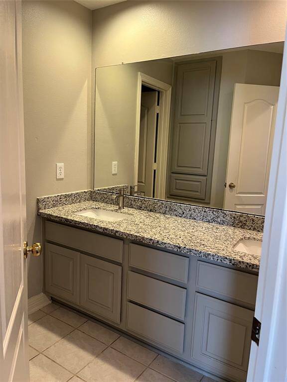 Upstairs Shared Bathroom