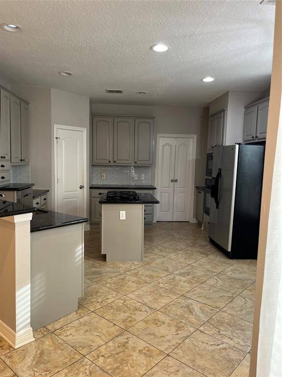 Eat-In Kitchen