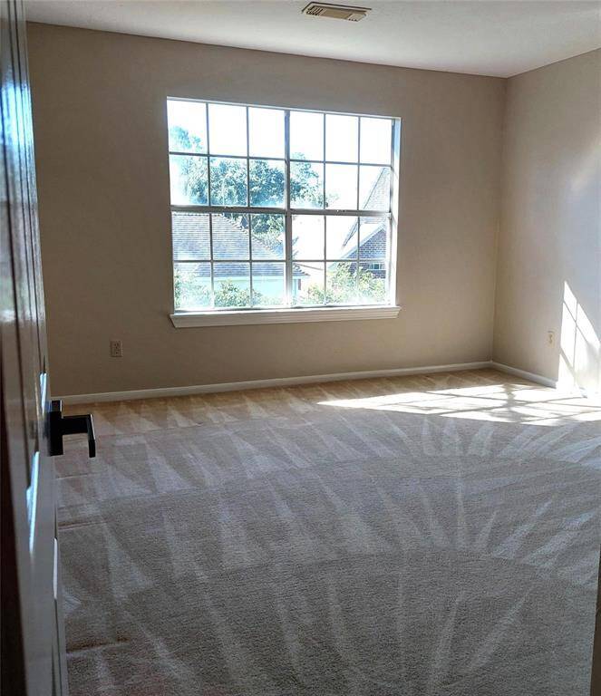 We remodeled the Jack & Jill bathroom. First, we updated the countertops with high-end quartz. Then, we replaced the old, outdated sinks. For the finishing touches, we installed new hardware, painted the walls, and replaced the flooring.